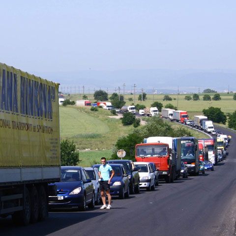 Circulaţia pe DN 7 a fost blocată, sâmbătă dimineaţă, pe ambele sensuri