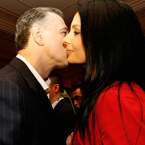 Ludovic Orban o curtează pe Magda Bistriceanu, sex-simbolul PSD