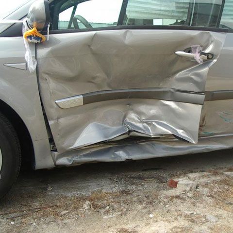 Cum poţi să iei bani dacă maşina ta este implicată într-un accident cu autor necunoscut în UE