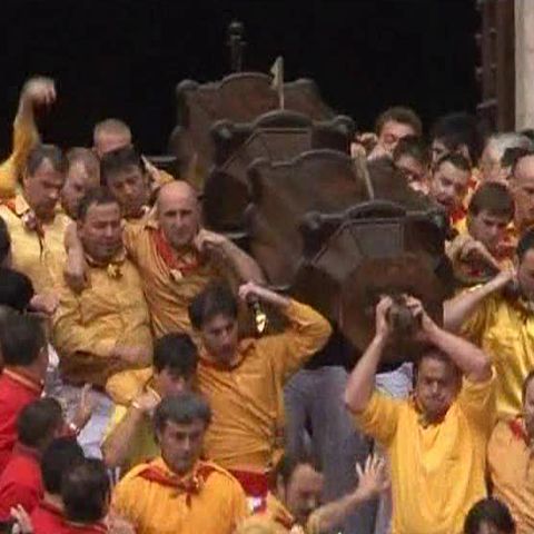 Anual, în Gubbio are loc La Festa dei Ceri - cursa sfinţilor-patroni. VEZI VIDEO 