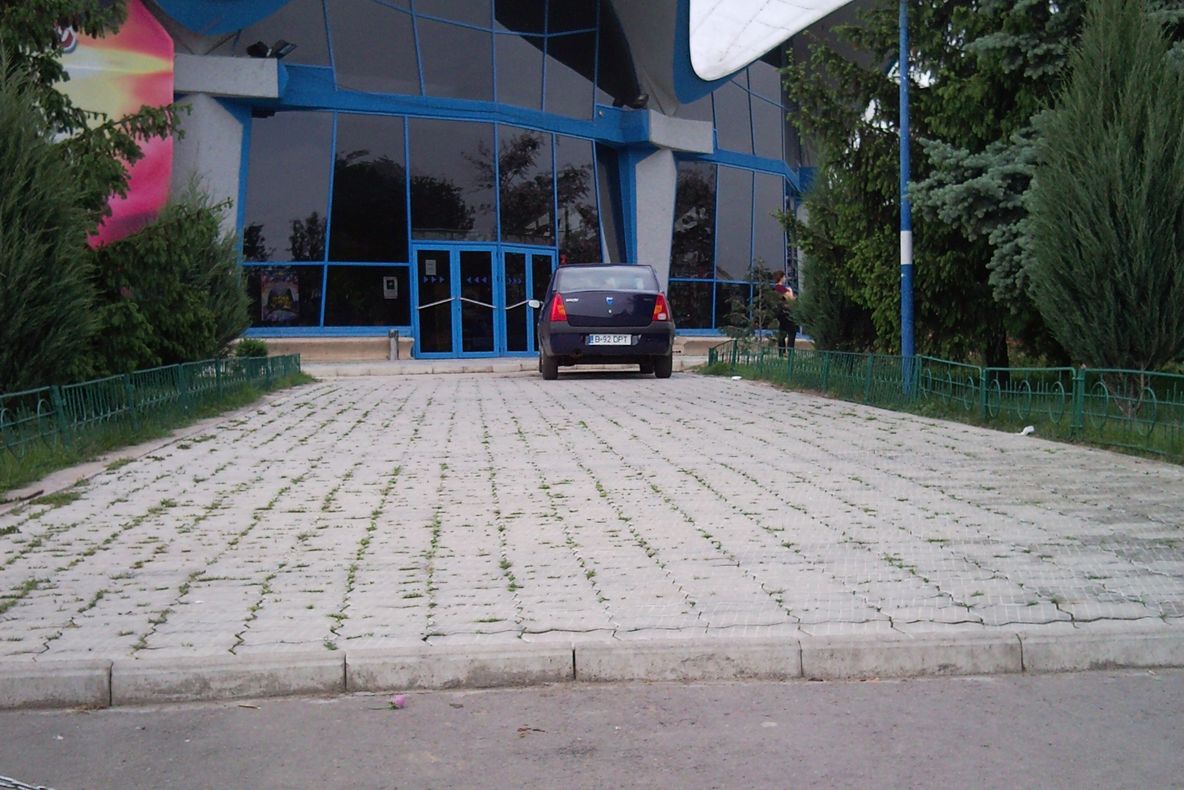 Deputaţii parchează oriunde vor