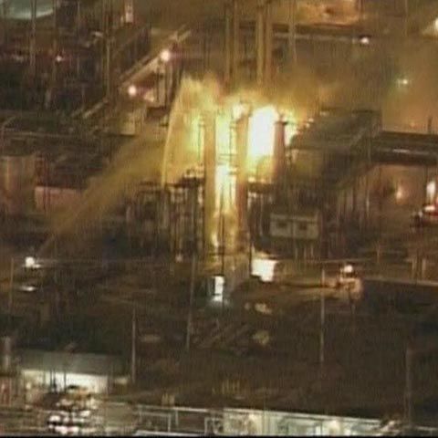 Un incendiu puternic a izbucnit la o rafinărie din SUA - VEZI VIDEO