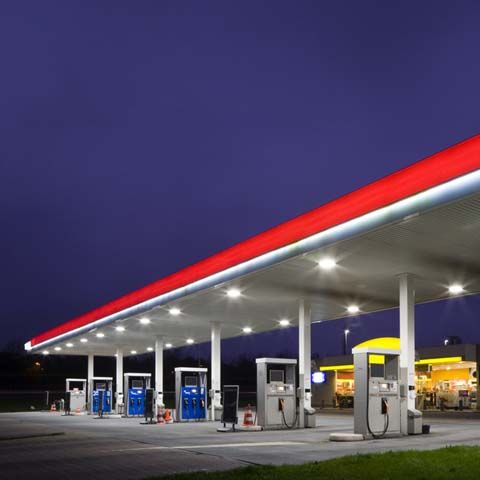 LukOil România a scumpit benzina şi motorina cu 2 bani şi a ieftinit GPL-ul cu 9 bani/litru