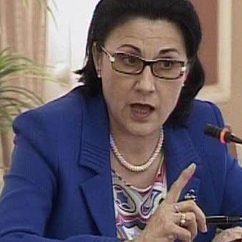 Patru parlamentari, printre care şi Ecaterina Andronescu, au fost reclamaţi că ocupă ilegal funcţii de rectori 