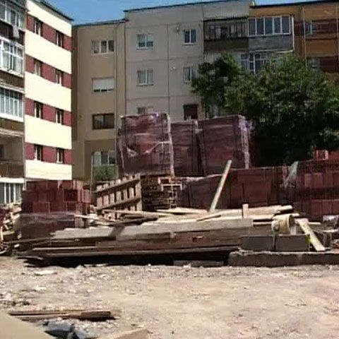 În Alba, autorităţile locale au datorii către constructorii de la şcoli 