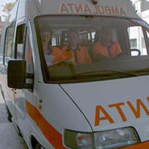 Angajaţii de la Serviciul de Ambulanţă Vâlcea au intrat în grevă japoneză