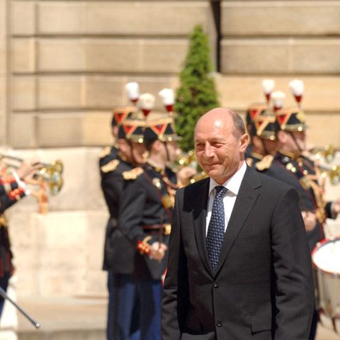 Băsescu le-a spus oamenilor de afaceri francezi că bugetul este construit pe "cel mai rău scenariu"