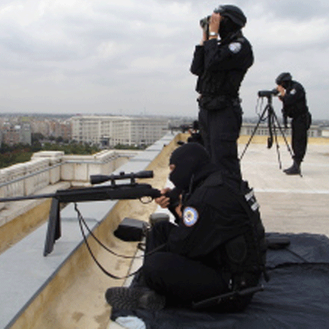 Gardianul: Numărul serviciilor secrete ar putea fi redus