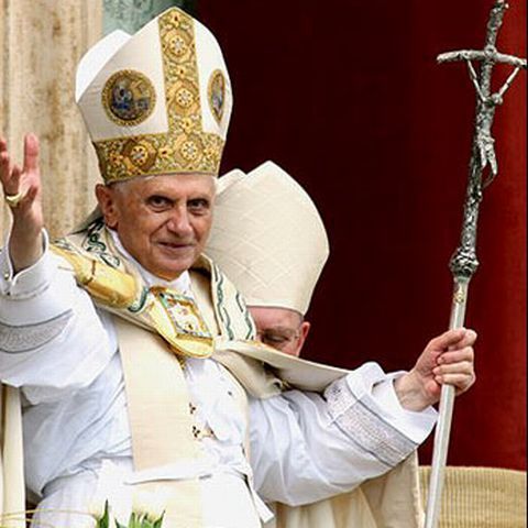 Mesajele Papei vor fi disponibile pe Facebook şi iPhone