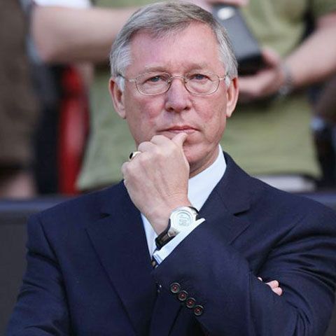 Trei echipe din Premier League o ameninţă pe Manchester United cu tribunalul, dacă nu-şi va apăra corect şansele în ultima etapă
