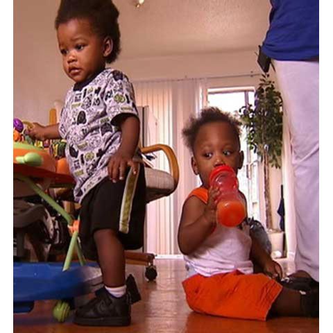 O femeie a născut gemeni cu taţi diferiţi