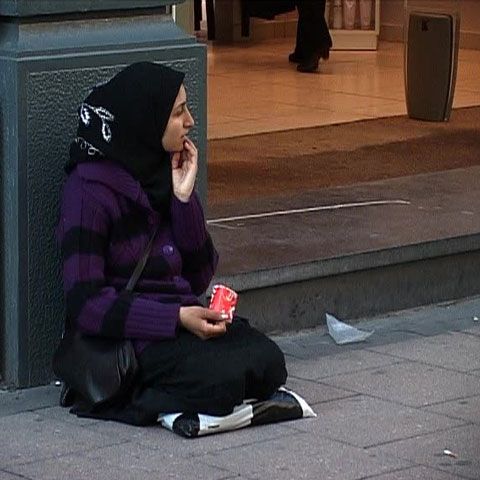 Criza economică se simte şi în buzunarele cerşetorilor din Bruxelles