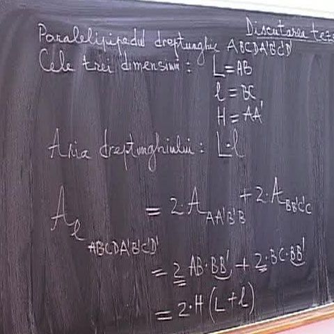 Toţi elevii din a opta de la o şcoală din Craiova au picat teza unică la matematică 