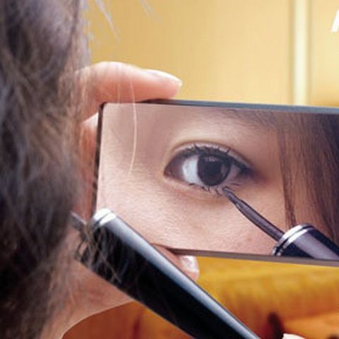 Cel mai subţire media player, transformat în trusă de machiaj - VEZI GALERIE FOTO