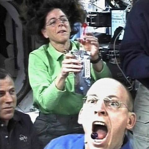 Astronauţii de pe ISS au băut în premieră apă reciclată din urină - VEZI VIDEO