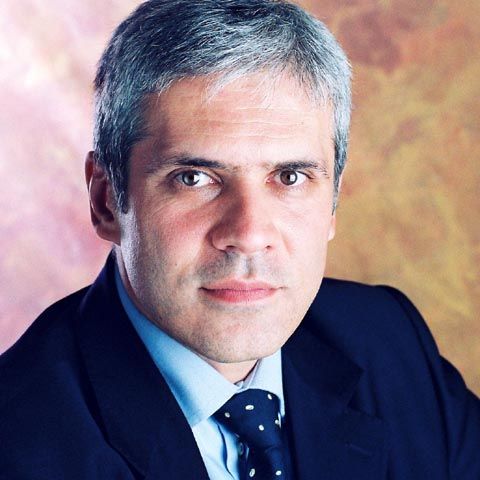 Bărbatul care a ameninţat că se aruncă în aer în sediul Preşedinţiei sârbe a fost dezarmat