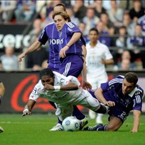 VIDEO / Belgia: Anderlecht-Standard Liege 1-1, în prima manşă a barajului pentru titlul de campioană