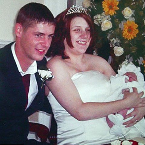 O englezoaică a făcut nunta la numai două ore după ce a născut 