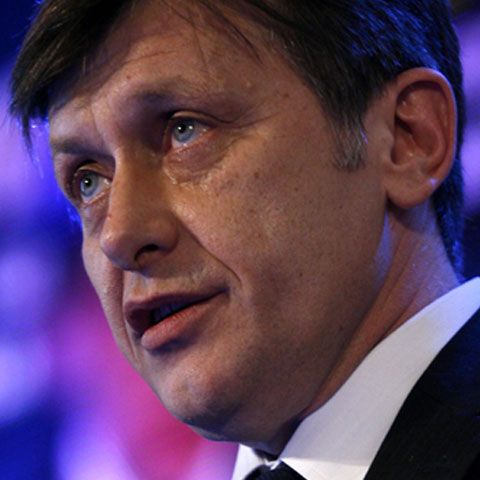 Crin Antonescu îi cheamă înapoi în partid pe liberalii care sunt acum membri PD-L