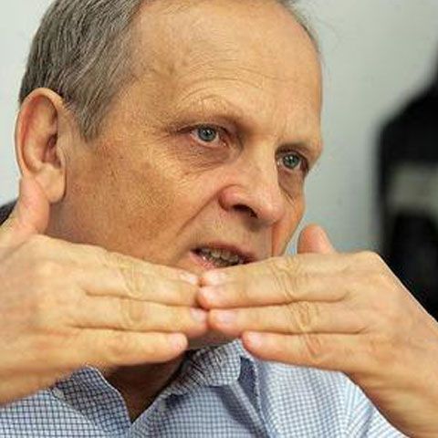 Th. Stolojan: Traian Băsescu nu ne-a anunţat intenţia fermă de a candida la prezidenţiale, dar PD-L îl susţine politic