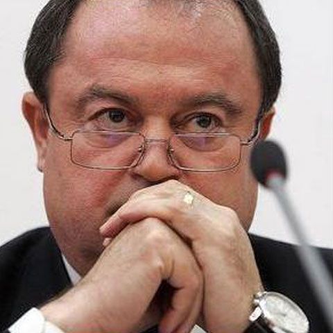 V. Blaga avertizează că Primăria Capitalei pierde 1,2 milioane de lei din banii pentru consolidarea clădirilor  