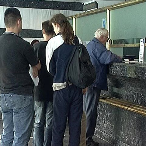 Tot mai mulţi români au probleme cu restanţele la bănci