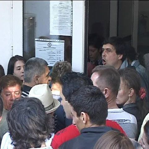 Numărul cererilor de cetăţenie din partea basarabenilor a crescut de zece ori în ultima lună