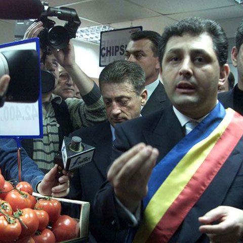 Vanghelie dă 250.000 de euro pentru monitorizarea video a unui economat falimentar din Ferentari