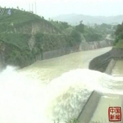 15 persoane au murit, iar două sunt date dispărute în urma inundaţiilor din China