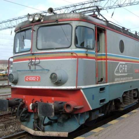 CFR introduce suplimentar, începând cu 19 iunie, 42 de trenuri pentru perioada estivală