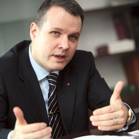 În aceeaşi zi în care a fost confirmată gripa porcină în România, Bazac a criticat Programul Stării de Sănătate derulat în 2007