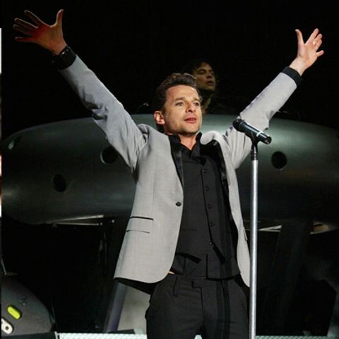 Depeche Mode reia turneul "Tour of the Universe". Dave Gahan a fost operat