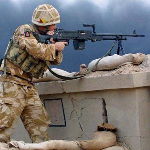 Criza îi convinge pe tinerii britanici să se înroleze