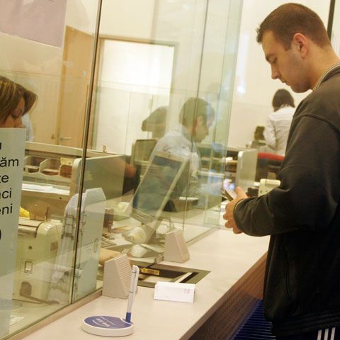 Doar 10% dintre unităţile bancare au pază umană, spun reprezentanţii poliţiei