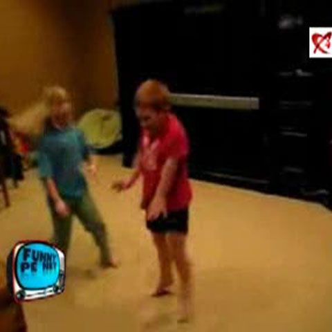 Copiii dansează pentru distracţia ta, la Funny pe NET 14