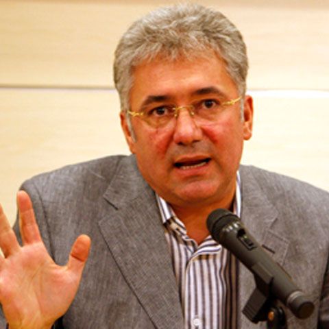 Ministrul Adriean Videanu, obligat de instanţă să dea bani înapoi Primăriei Bucureşti