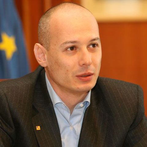 Bogdan Olteanu: Trebuie să recunosc, domnul Boc e un foarte bun comunicator