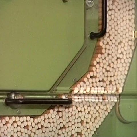 Direcţia de Protecţie Socială din Mureş vrea să cumpere ţigări pentru persoanele cu handicap