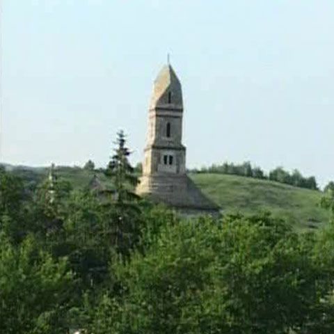 Ţara Haţegului se întinde pe 1.300 de kilometri pătraţi, între patru masive muntoase