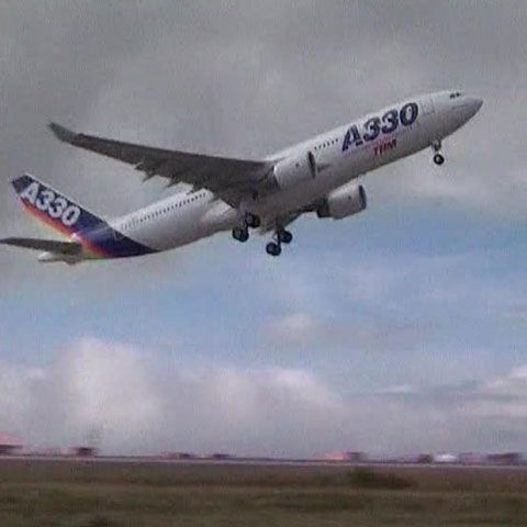 Românca aflată la bordul avionului dispărut deasupra Atlanticului are 33 de ani şi este din Buzău