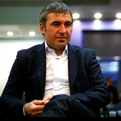 Hagi a fost cel care a propus FIFA sistemul cu cinci arbitri!