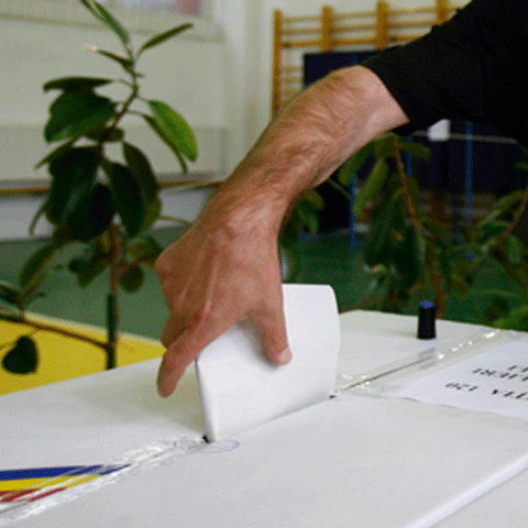 Un număr de 89.373 de cetăţeni români vor să voteze în statul unde îşi au domiciliul sau reşedinţa