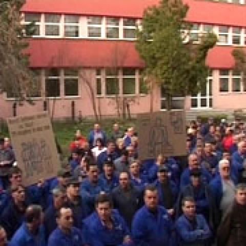 Angajaţii de pe paltforma IAR Ghimbav au protestat, din nou, în faţa Prefecturii Braşov