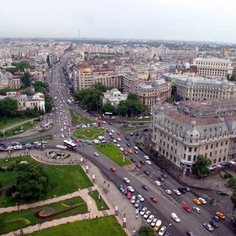 Manifestaţie a tinerilor basarabeni din Capitală, oprită de jandarmi deoarece nu avea autorizaţie