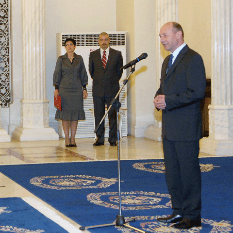 Traian Băsescu: Rog românii să se prezinte duminică la vot