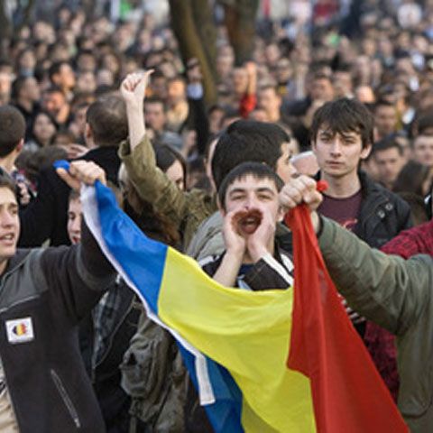 Experţii ruşi nu exclud o revoluţie portocalie în Republica Moldova