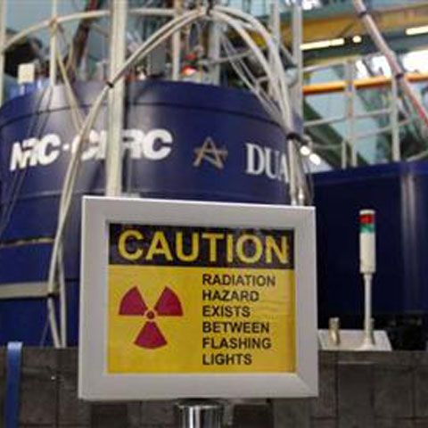  Înalţi oficiali canadieni au uitat documente confidenţiale din sectorul nuclear la o televiziune