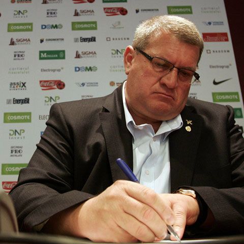 Iuliu Mureşan: "Hotărârea ca cel puţin opt jucători să fie români este ilegală!"