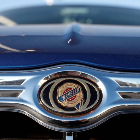 Reducerea numărului dealerilor este principalul factor al relansării GM şi Chrysler