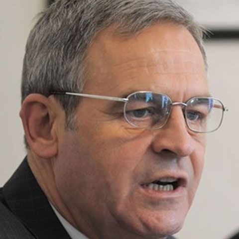 Tokes susţine că este demn ca românii să înveţe maghiara, dacă trăiesc printre maghiari